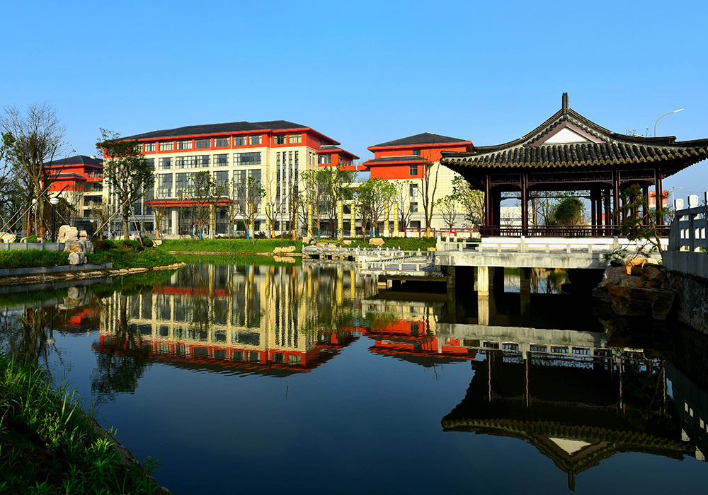 揚州大學(xué)廣陵學(xué)院 (2).jpg