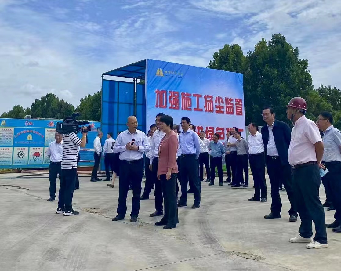圖1-5、市四套班子領(lǐng)導(dǎo)視察華建天恒高端傳動裝備項目.jpg