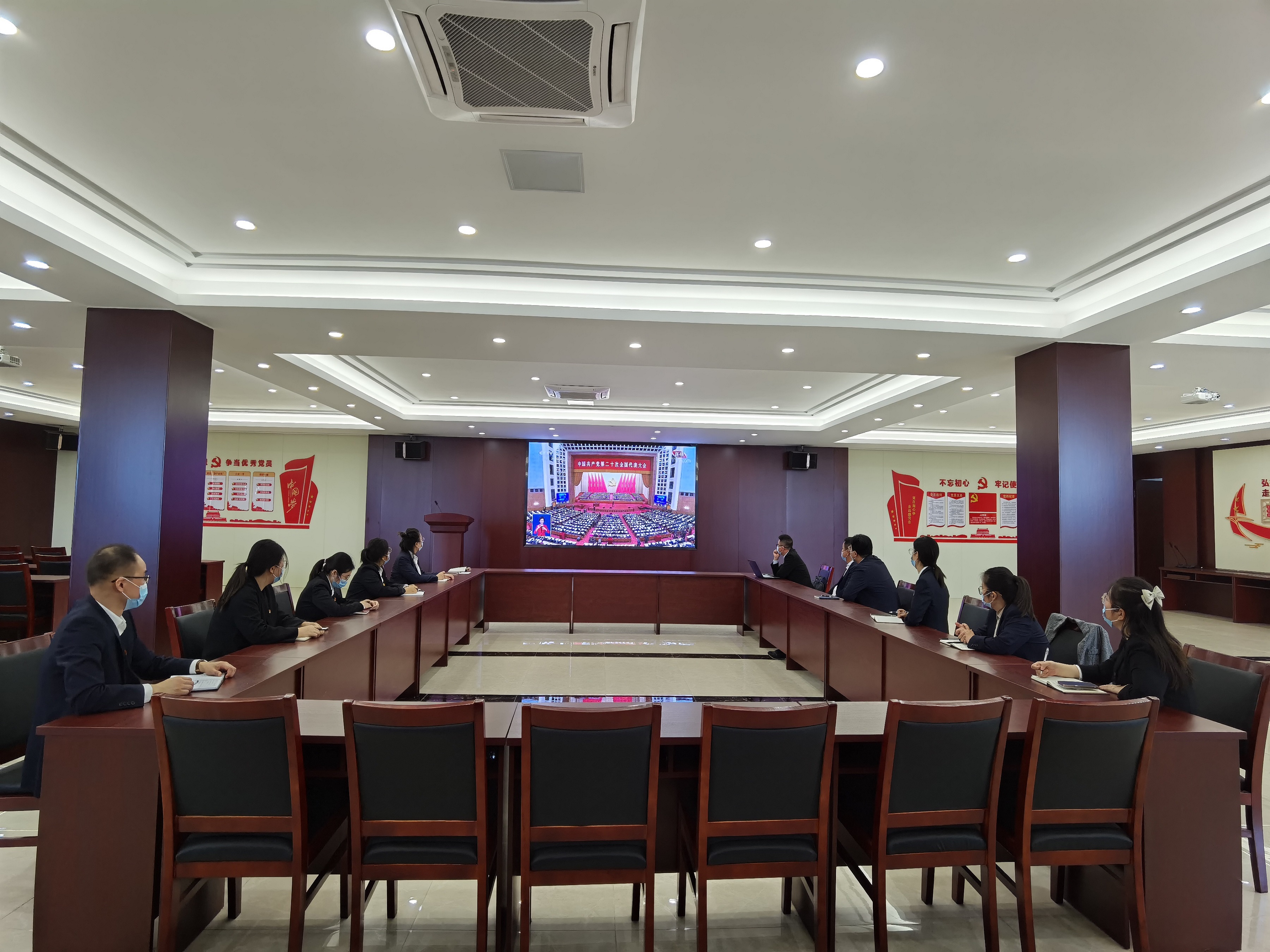 圖1-11、和天下公司收看二十大開幕會(huì).jpg