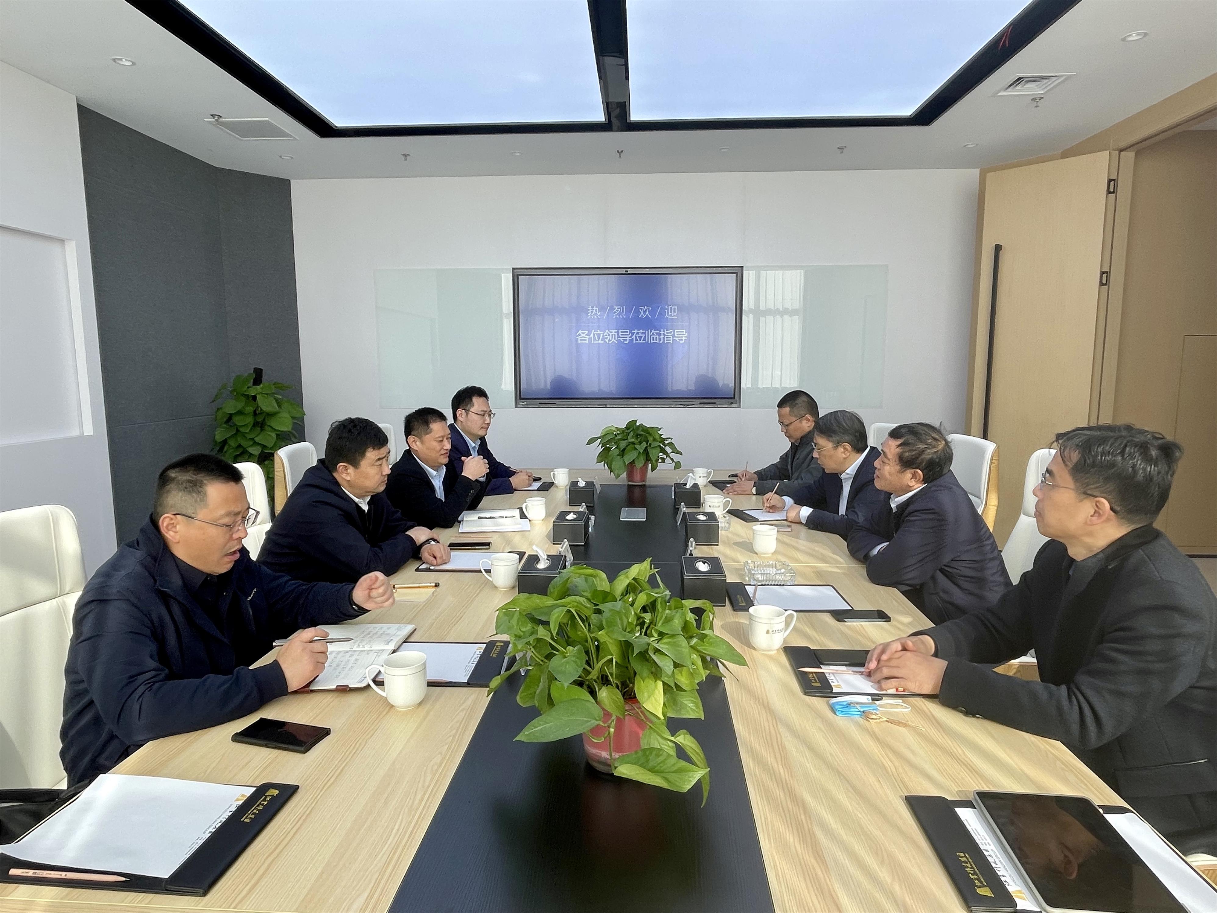 圖1-1-1、宿遷經(jīng)開(kāi)區(qū)王峰主任一行調(diào)研集團(tuán)公司.jpg